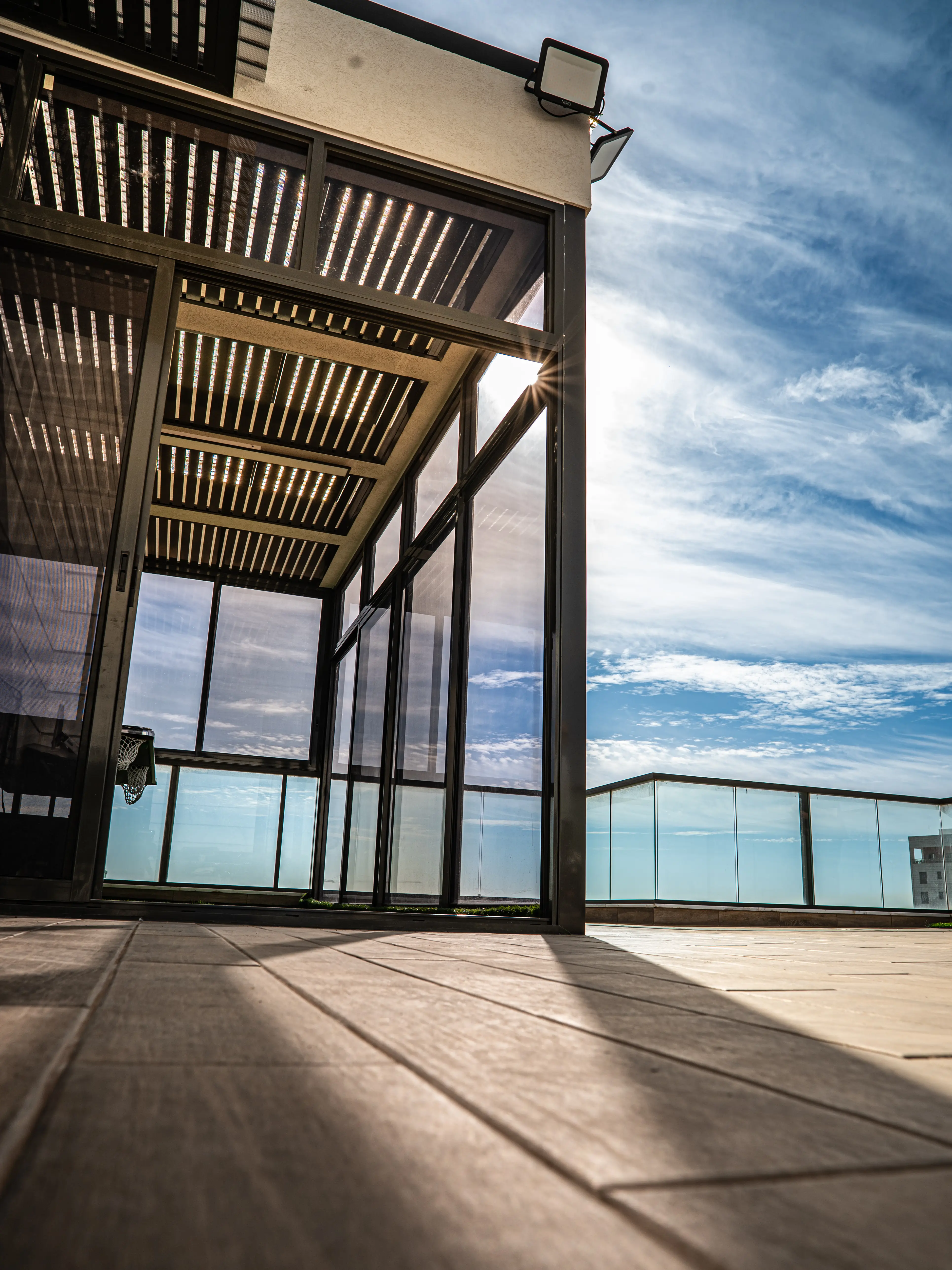 מרפסת שמש מינימליסטית - תמונה 9