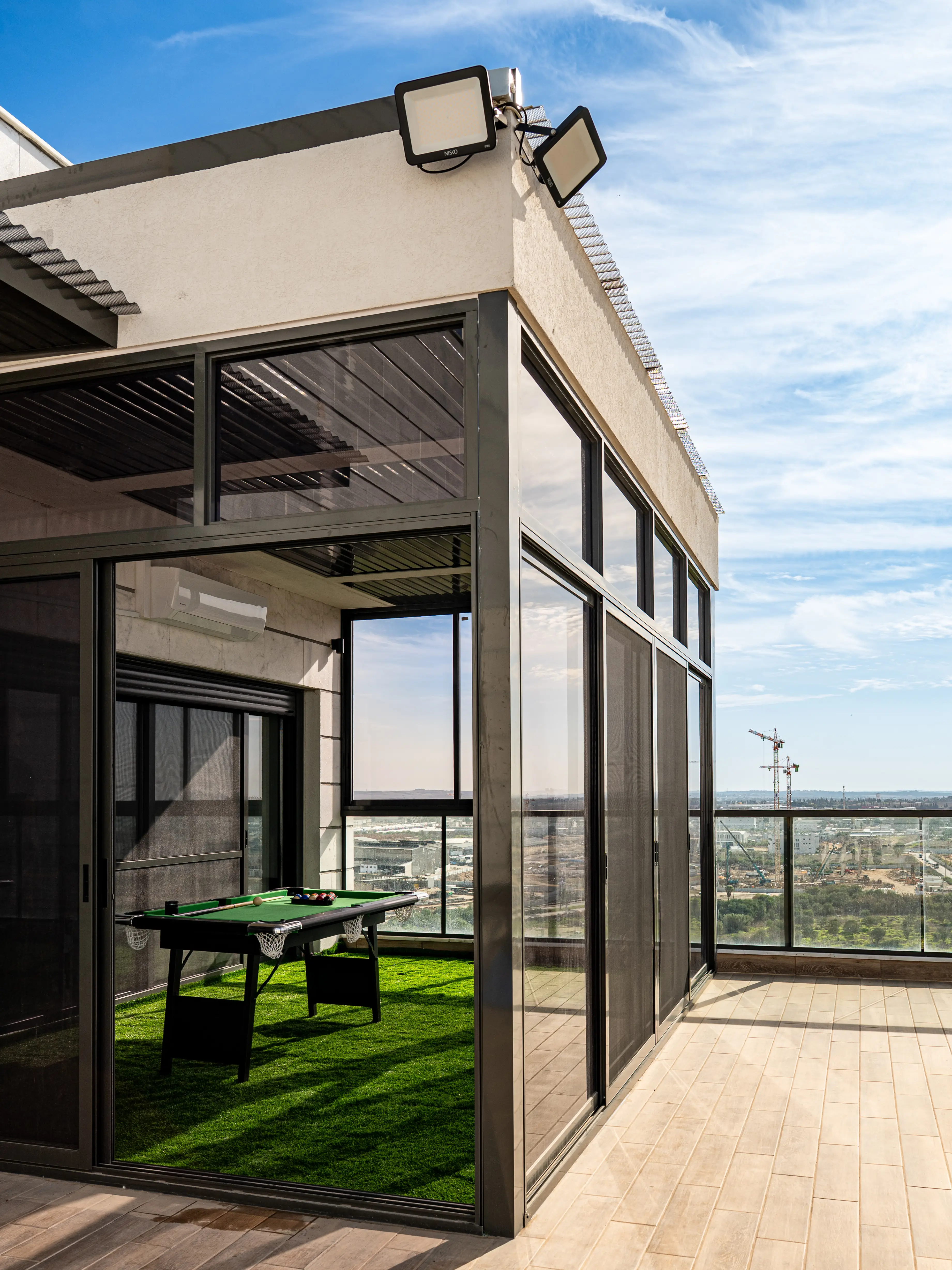 מרפסת שמש מינימליסטית - תמונה 2