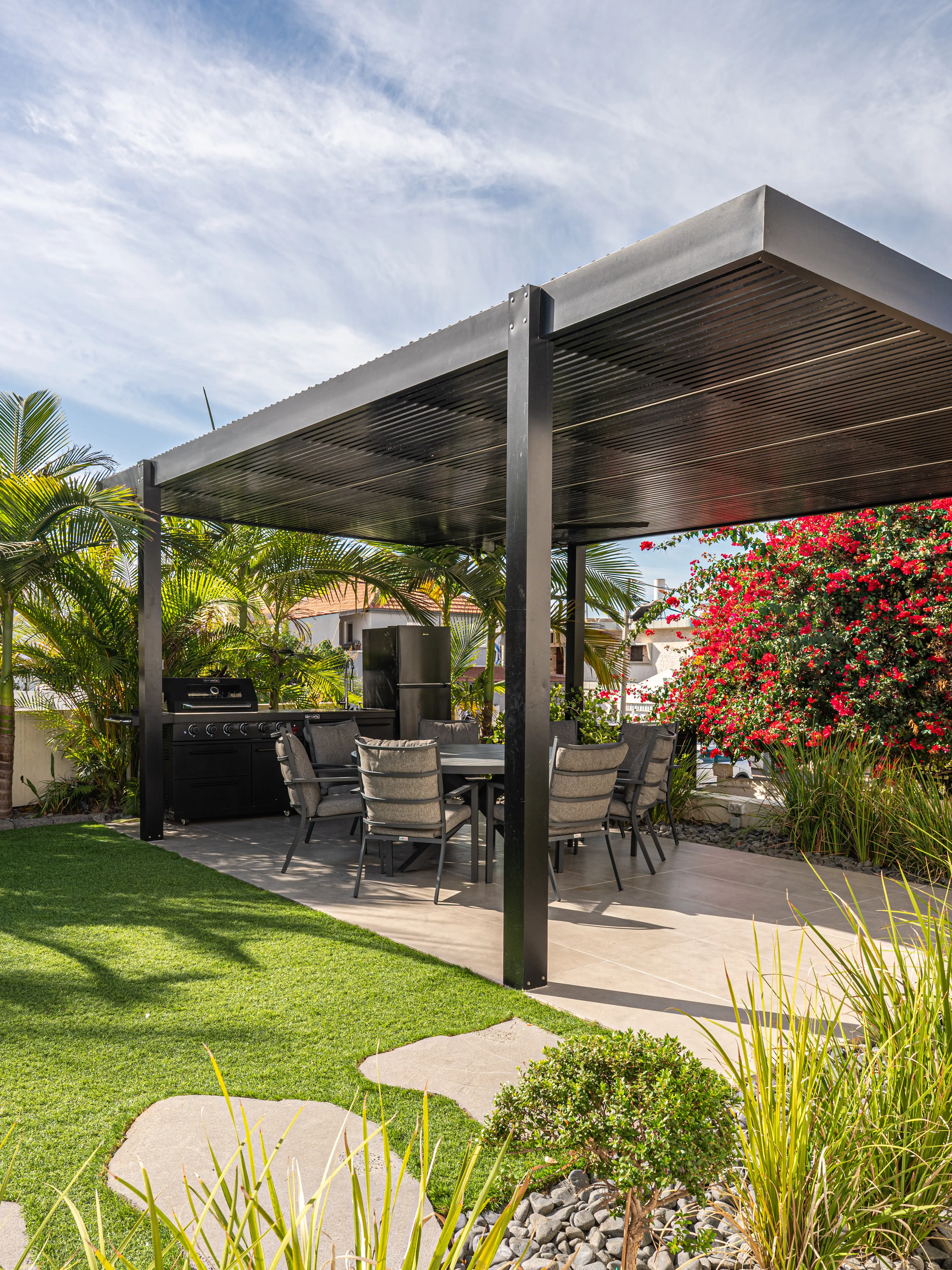 פרגולה שחורה מודרנית - תמונה 12