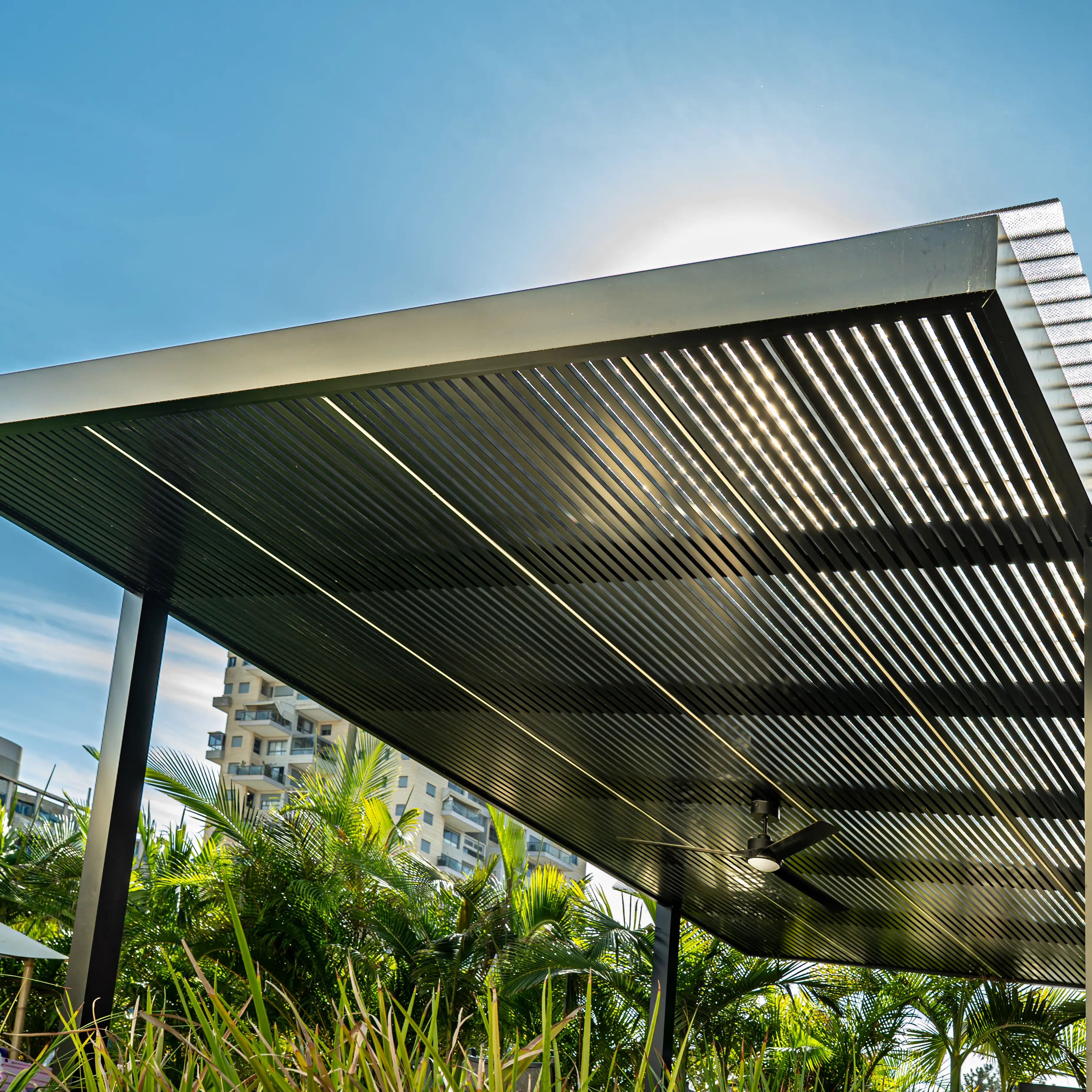 פרגולה שחורה מודרנית - תמונה 2
